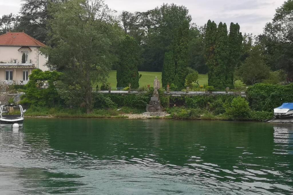 Le Portougais, Chalet A Chanaz, La Petite Venise Savoyarde Экстерьер фото